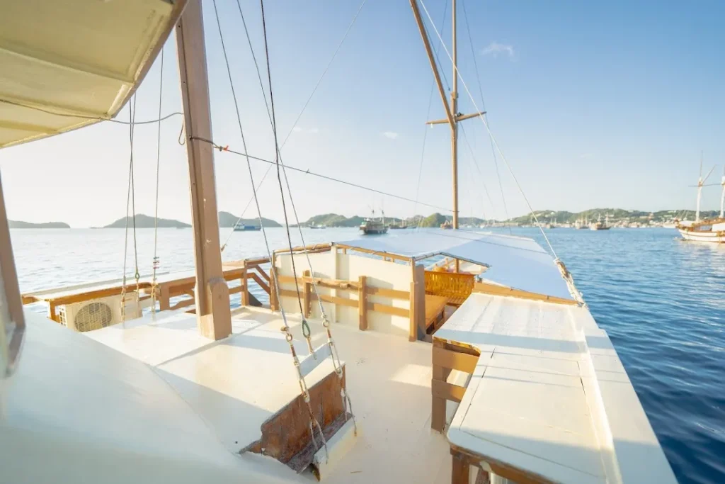 Al Madira Semi Phinisi - Luxury Phinisi Komodo Charter 2026